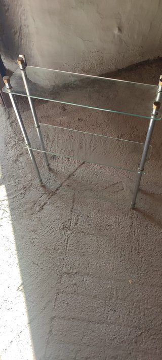 Estantería de cristal y metal