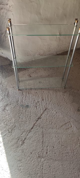 Estantería de cristal y metal