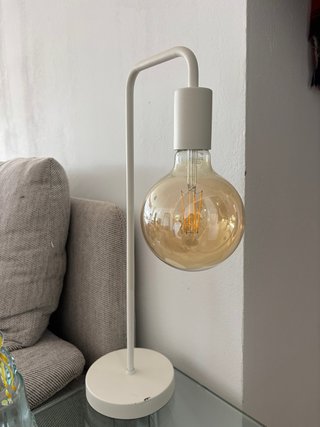 Lámpara de mesa blanca moderna