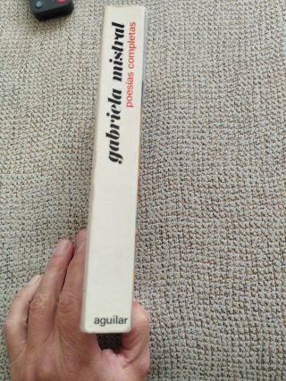 Gabriela Mistral. Poesias completas.