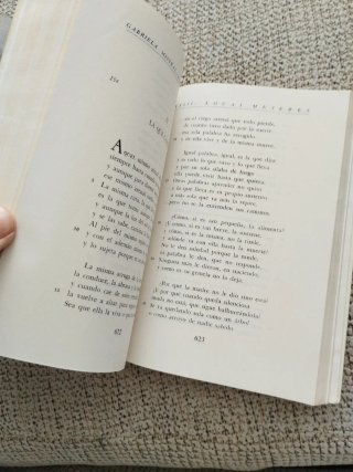 Gabriela Mistral. Poesias completas.