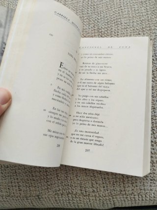 Gabriela Mistral. Poesias completas.