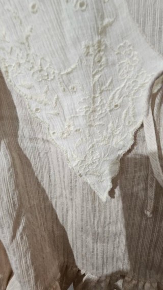 Camisa Zara Beige con Cuello Peter Pan
