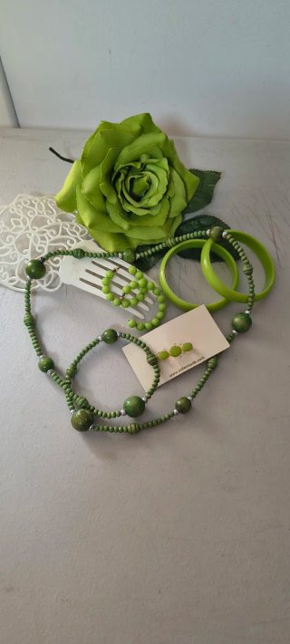Conjunto de bisutería verde ( lote 4 )
