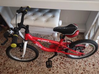 Bicicleta infantil B-Pro roja 16