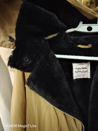 Abrigo Camel con Forro Negro Talla 12 años.