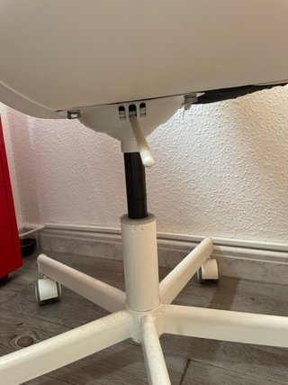 Silla giratoria blanca