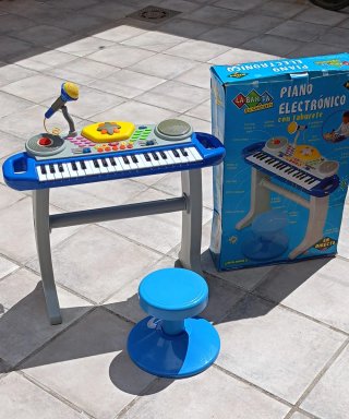 Piano electrónico infantil con micrófono y taburet
