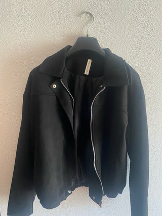 Blusão preto com fecho