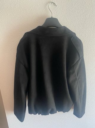 Blusão preto com fecho