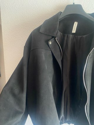 Blusão preto com fecho