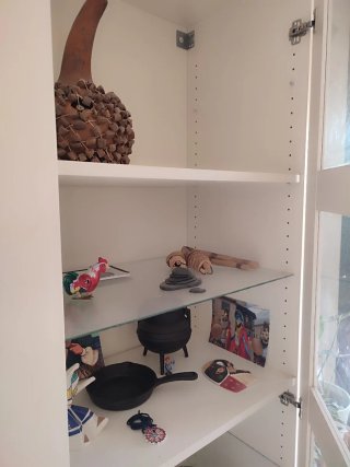 Vitrina de madera y cristal