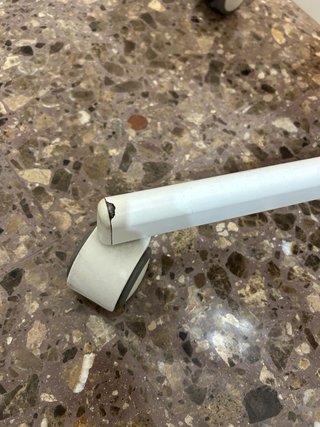 Silla de escritorio blanca con ruedas