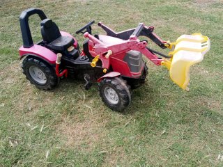 Tractor a pedales para niños con pala