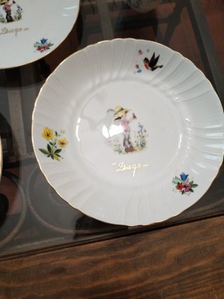 Vajilla de porcelana con diseño infantil