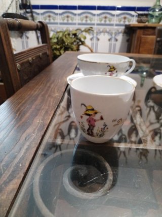 Vajilla de porcelana con diseño infantil
