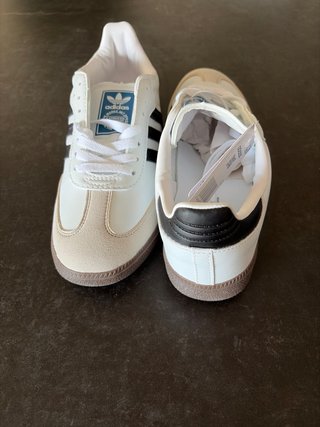 Zapatillas Adidas Samba Beige y Blancas