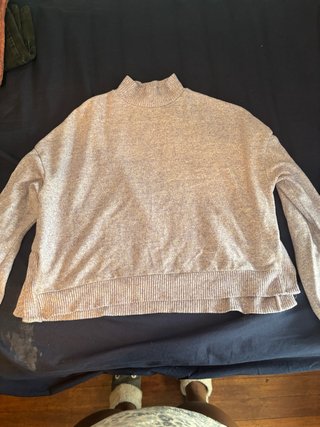 Sudadera cuello alto morada clara