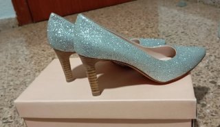 Zapatos de tacón Jhay.con purpurina plata