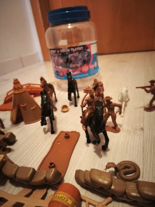 Juego Plástico Indios y Vaqueros