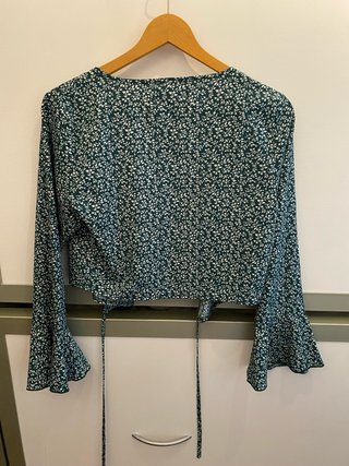 Blusa floral manga acampanada