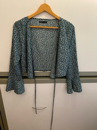 Blusa floral manga acampanada