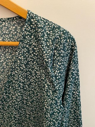Blusa floral manga acampanada