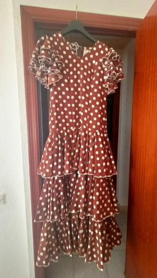 Traje de flamenca lunares marrón y blanco
