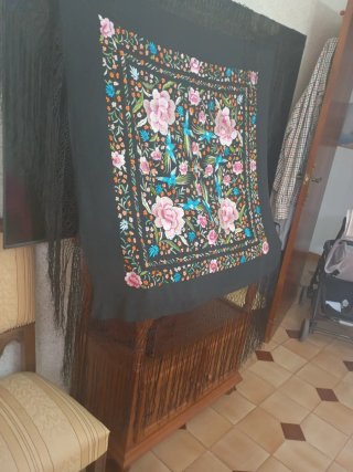 Mantón Manila de  Seda Bordado Mano