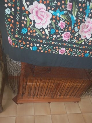 Mantón Manila de  Seda Bordado Mano