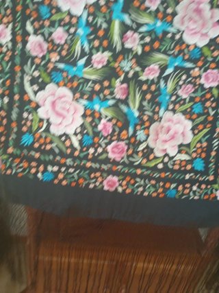 Mantón Manila de  Seda Bordado Mano