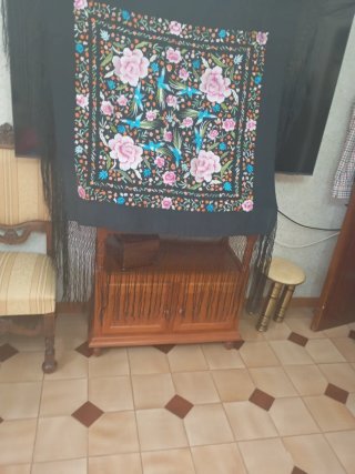 Mantón Manila de  Seda Bordado Mano