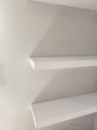 6 estantes Ikea + cortina de algodón