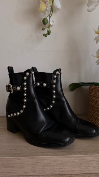Botines negros perlas y hebilla biker