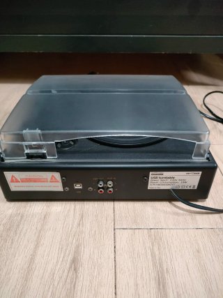 Tocadiscos KONO negro.