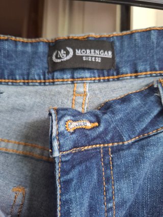 Pantalón corto vaquero desgarrado