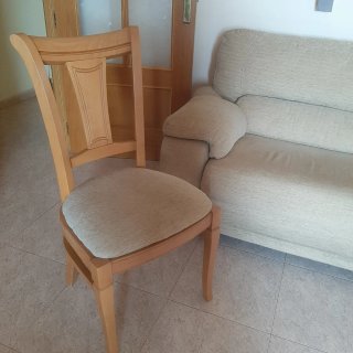 Sofá 3 y 2 plazas + 6 sillas madera tapizadas