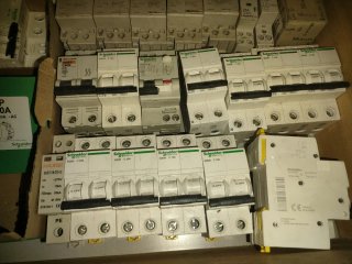 Material Eléctrico: Interruptores y Protecciones