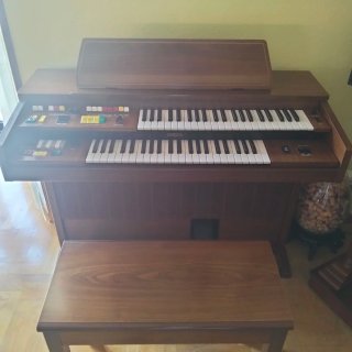Órgano electrónico de madera yamaha