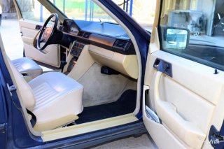 Mercedes-Benz 300 1989