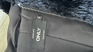 Chaqueta Only pelo negro