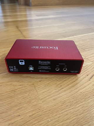 Focusrite Scarlett 2i2 (2ª Gen)