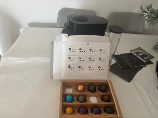 Cafetera Nespresso Vertuo Plus Negra