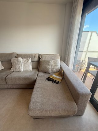 Sofá chaise longue gris/beige moderno