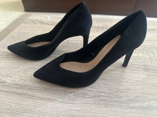 Zapatos de tacón Stradivarius negros