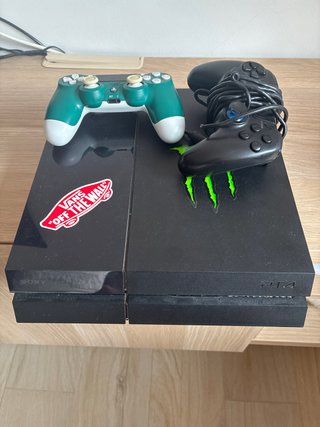 PS4 (PlayStation 4) con 2 mandos