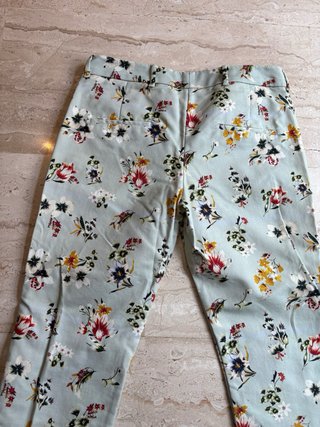 Pantalón floral Mango