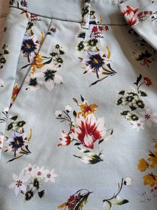 Pantalón floral Mango
