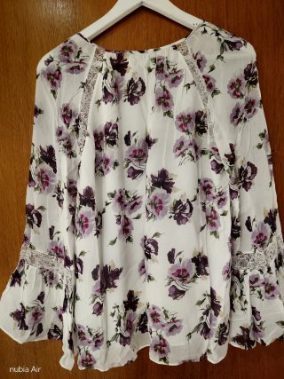 Camisa Massimo Dutti flores moradas y blancas