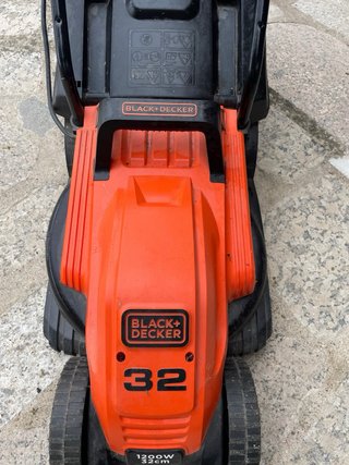Cortacésped Eléctrico Black+Decker 32cm